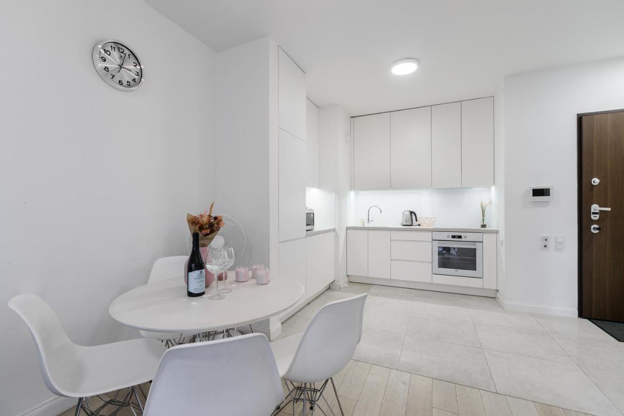 Luxury Apartment On Grzybowska Street Варшава Екстериор снимка