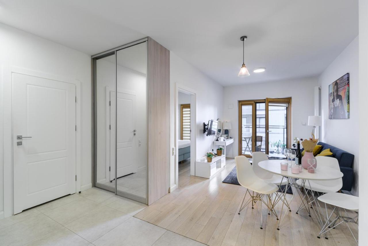 Luxury Apartment On Grzybowska Street Варшава Екстериор снимка