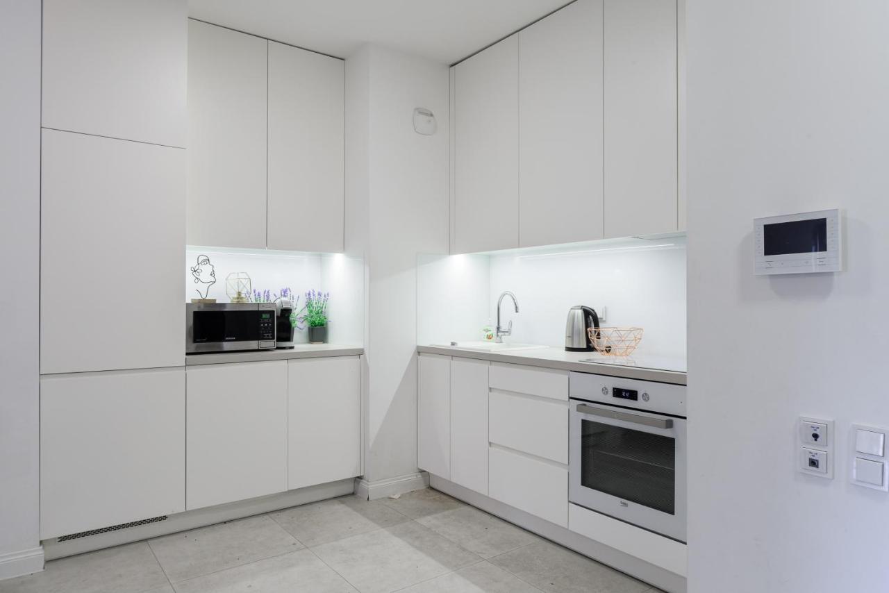 Luxury Apartment On Grzybowska Street Варшава Екстериор снимка
