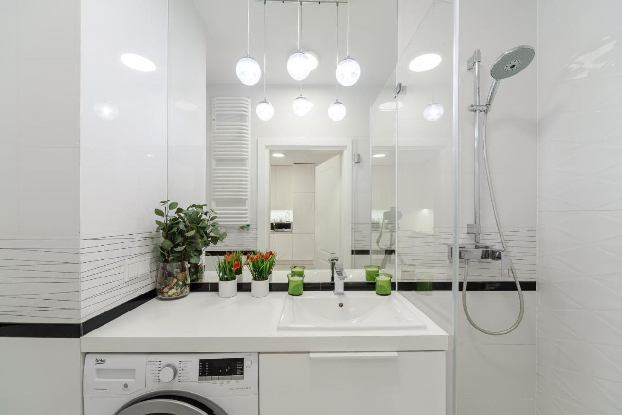 Luxury Apartment On Grzybowska Street Варшава Екстериор снимка